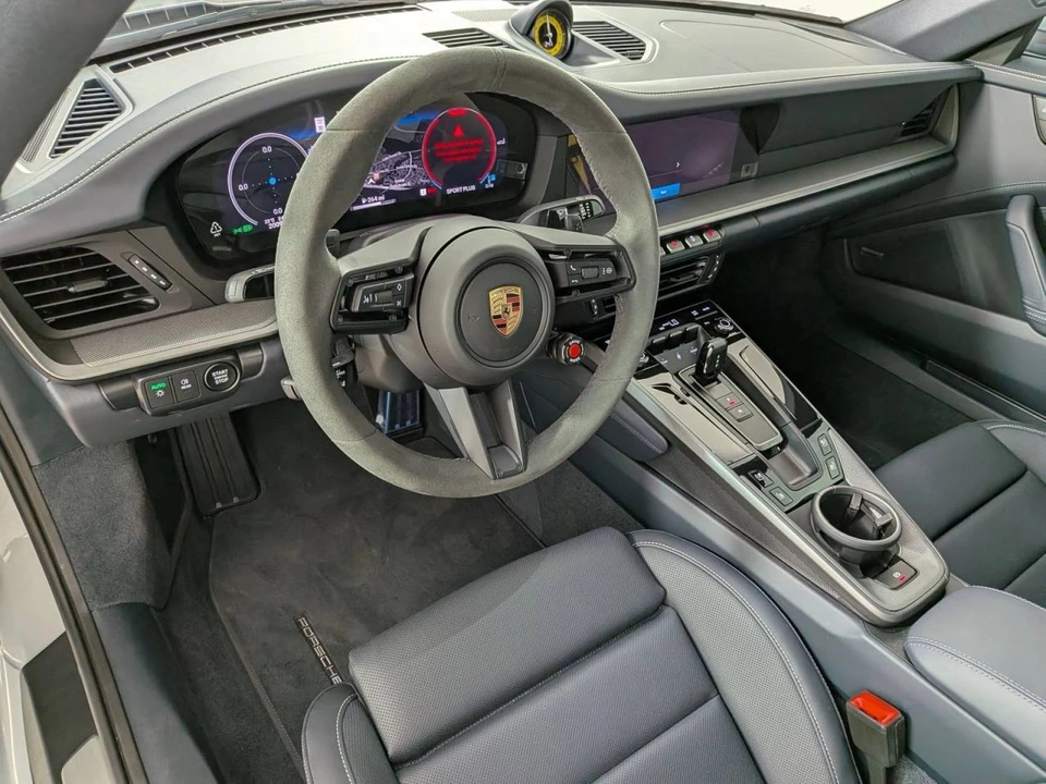 2025 Porsche 992 Carrera - Image 4 of 5