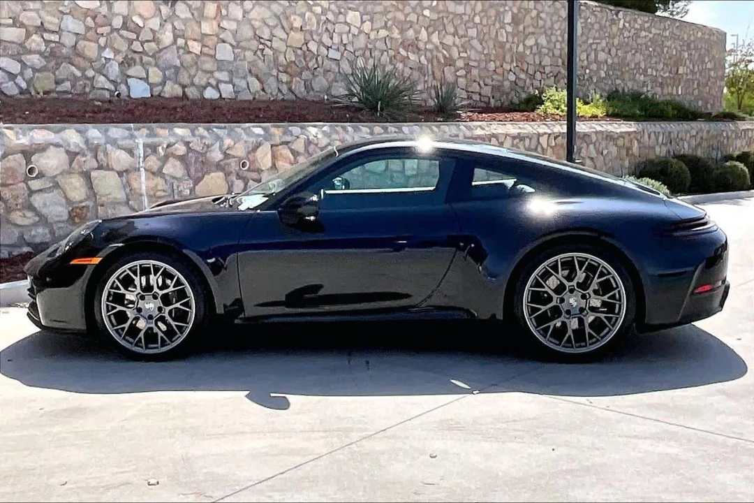 2025 Porsche 992 Carrera - Image 2 of 4