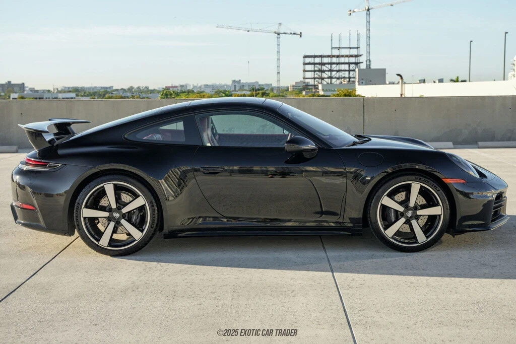 2025 Porsche 992 Carrera - Image 9 of 12