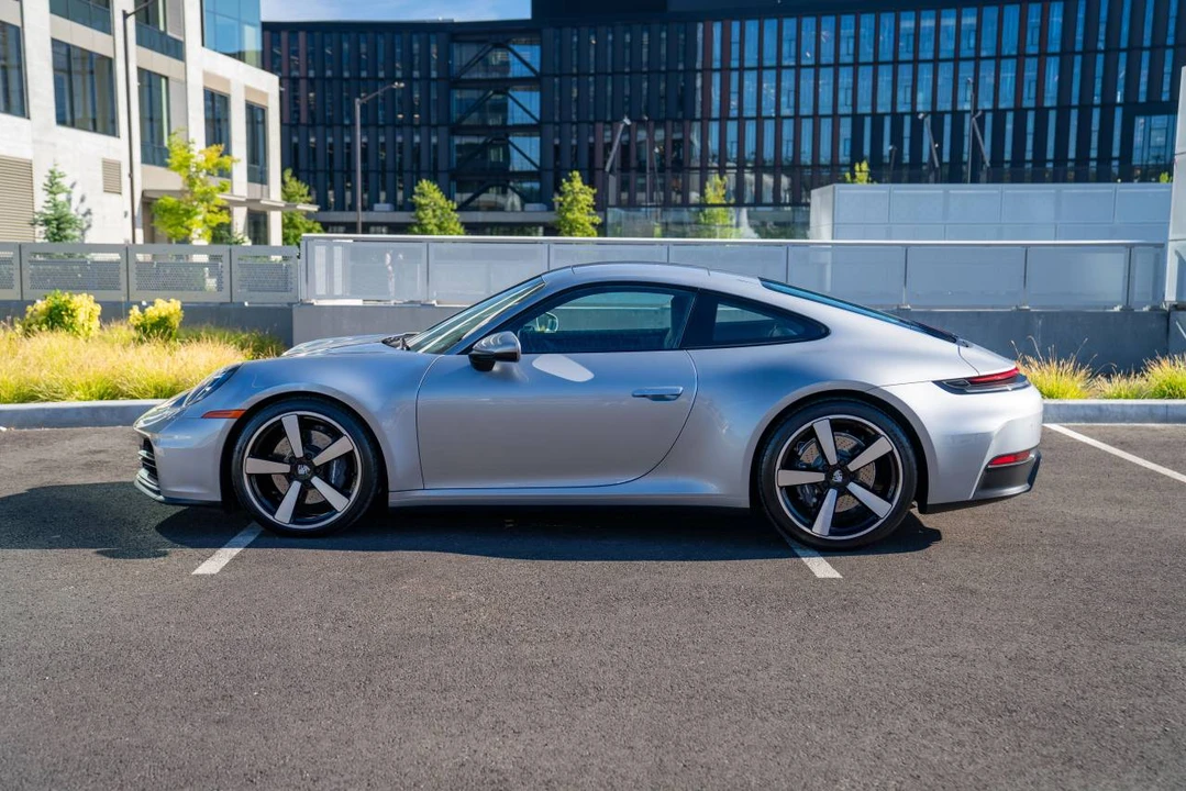 2025 Porsche 992 Carrera - Image 2 of 4