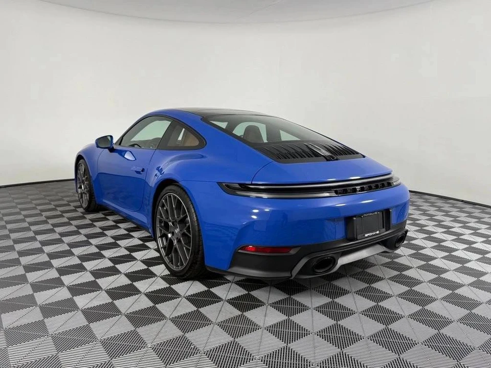 2025 Porsche 992 Carrera - Image 3 of 4