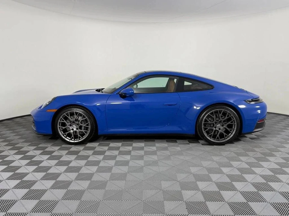 2025 Porsche 992 Carrera - Image 2 of 4