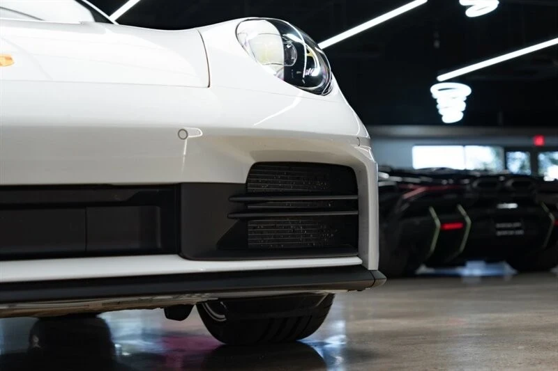 2025 Porsche 992 Carrera - Image 13 of 21