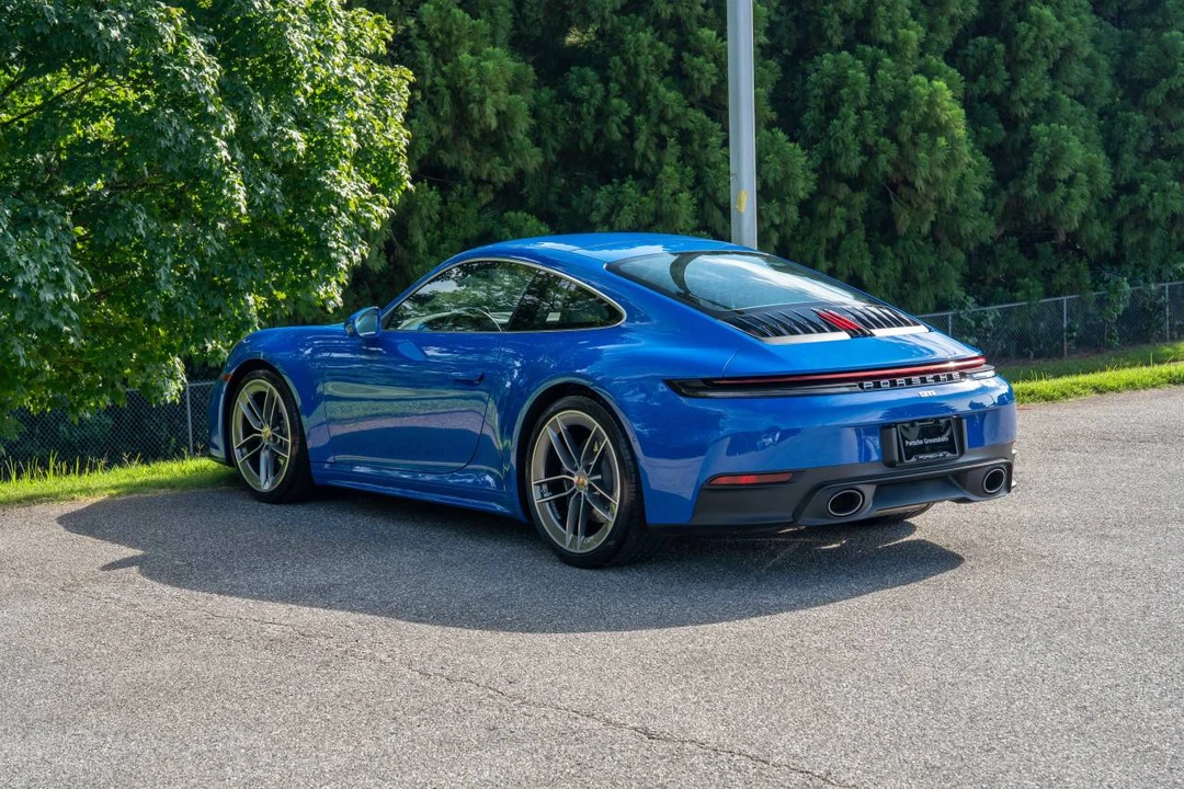 2025 Porsche 992 Carrera - Image 3 of 4