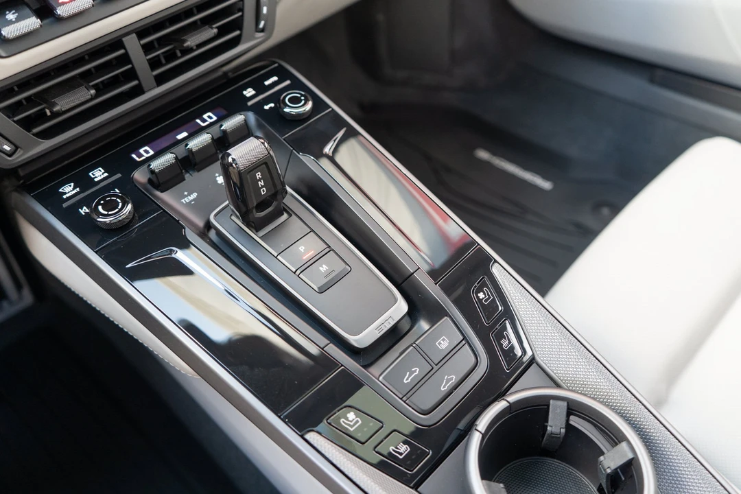 2025 Porsche 992 Carrera - Image 24 of 31