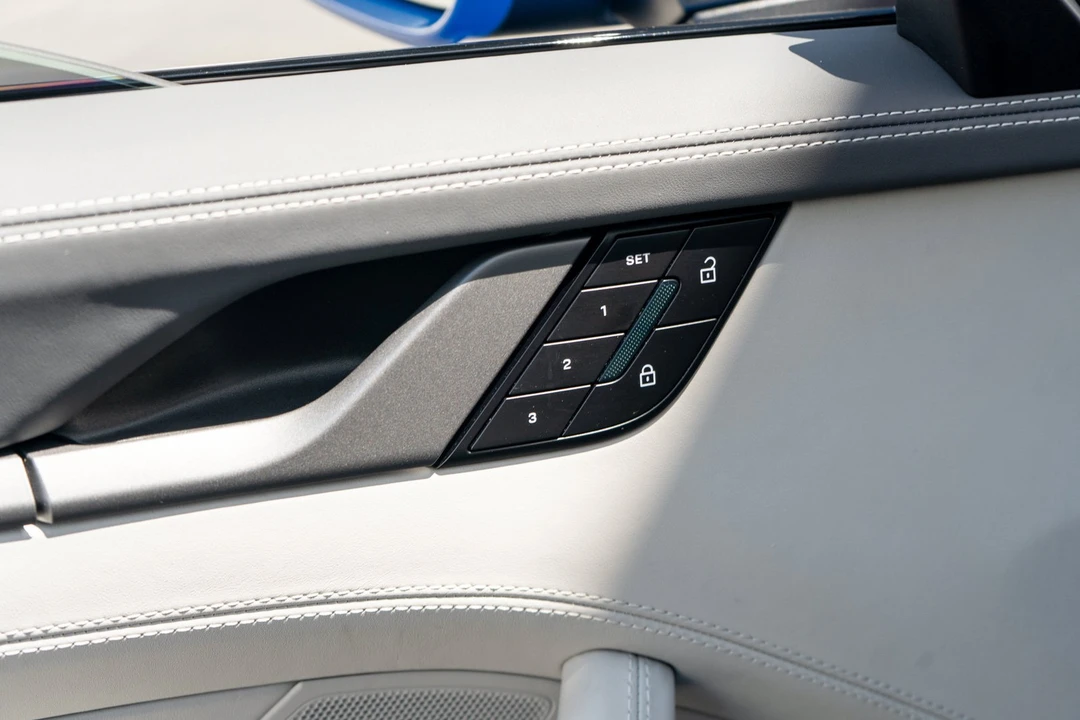 2025 Porsche 992 Carrera - Image 10 of 31