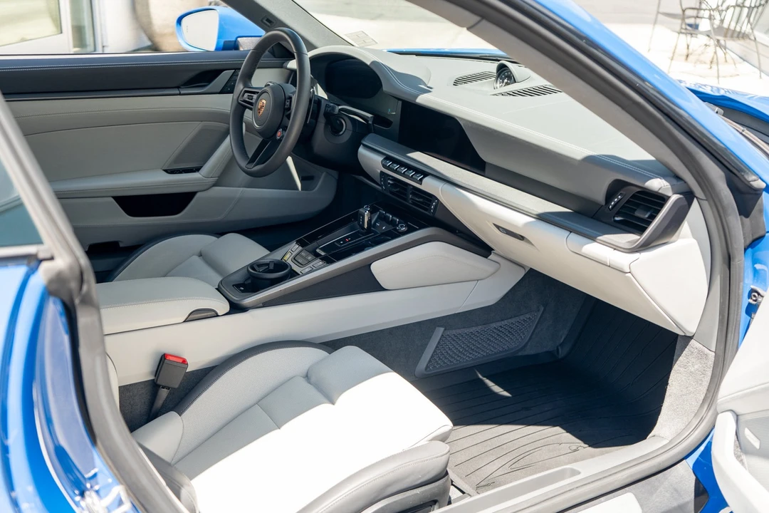 2025 Porsche 992 Carrera - Image 26 of 31