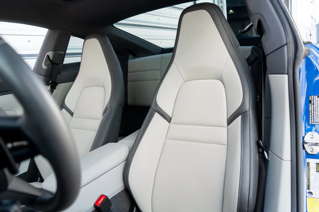 2025 Porsche 992 Carrera - Image 8 of 31
