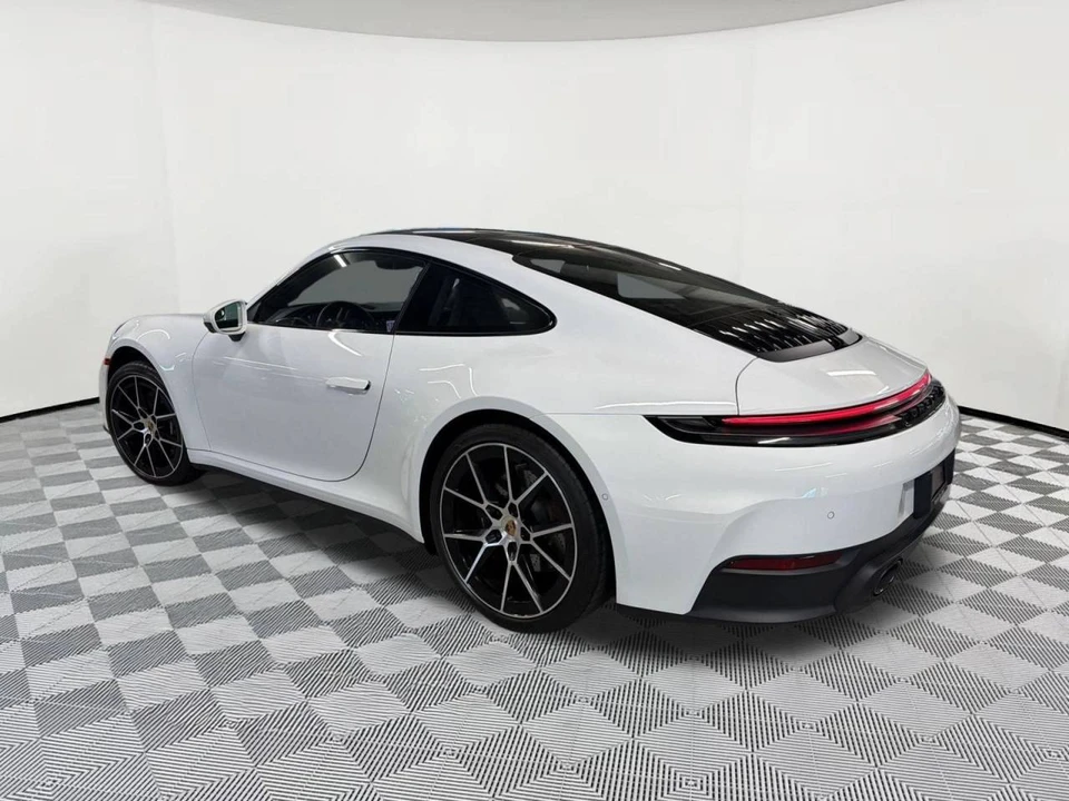 2025 Porsche 992 Carrera - Image 3 of 5