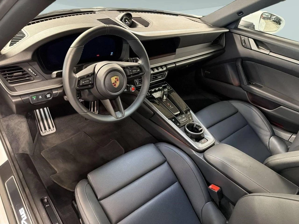 2025 Porsche 992 Carrera - Image 4 of 5