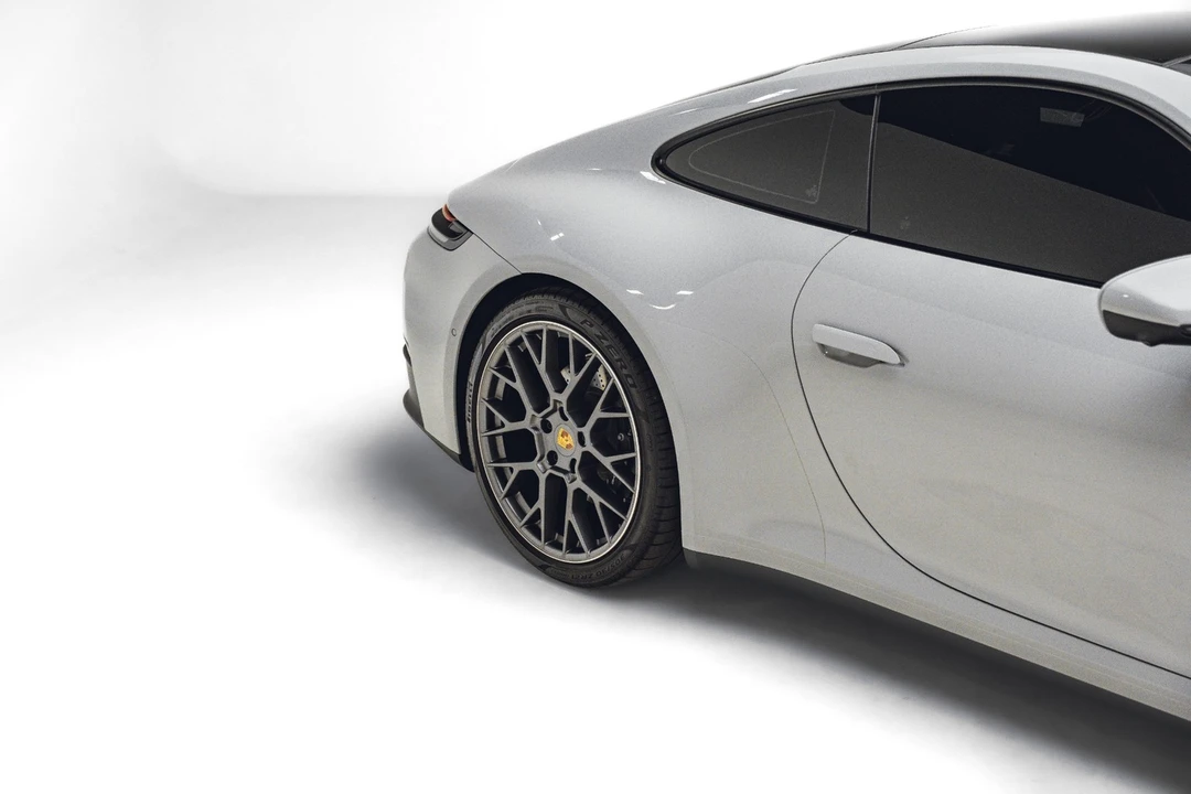 2025 Porsche 992 Carrera - Image 13 of 31