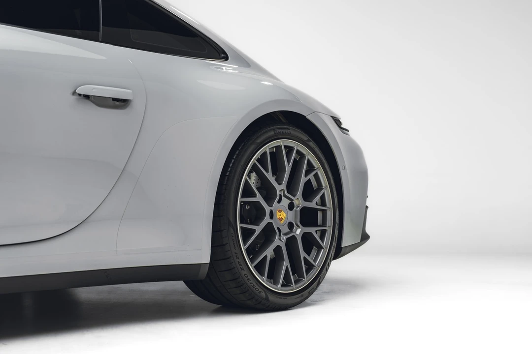 2025 Porsche 992 Carrera - Image 15 of 31