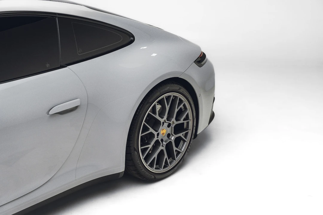 2025 Porsche 992 Carrera - Image 16 of 31