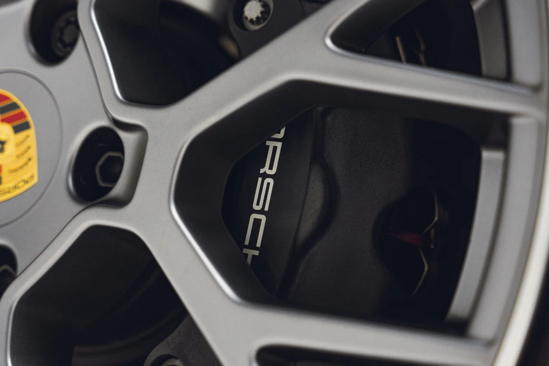 2025 Porsche 992 Carrera - Image 26 of 31