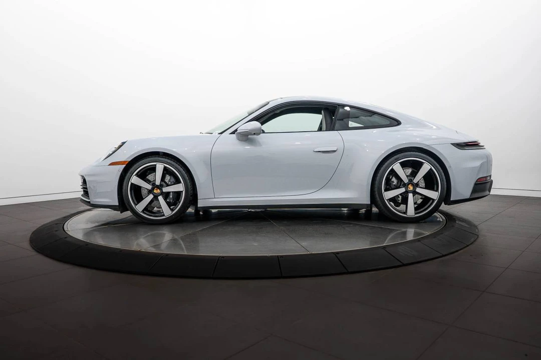 2025 Porsche 992 Carrera - Image 2 of 4