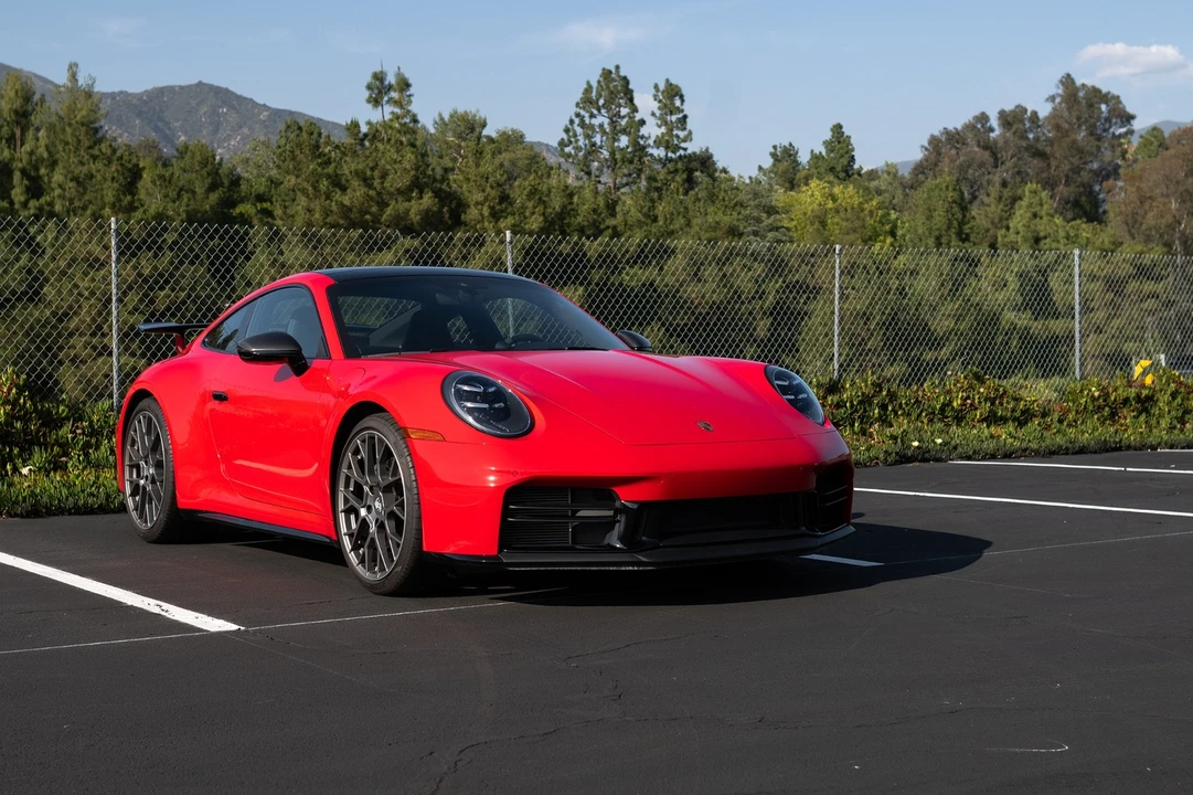 2025 Porsche 992 Carrera - Image 4 of 31