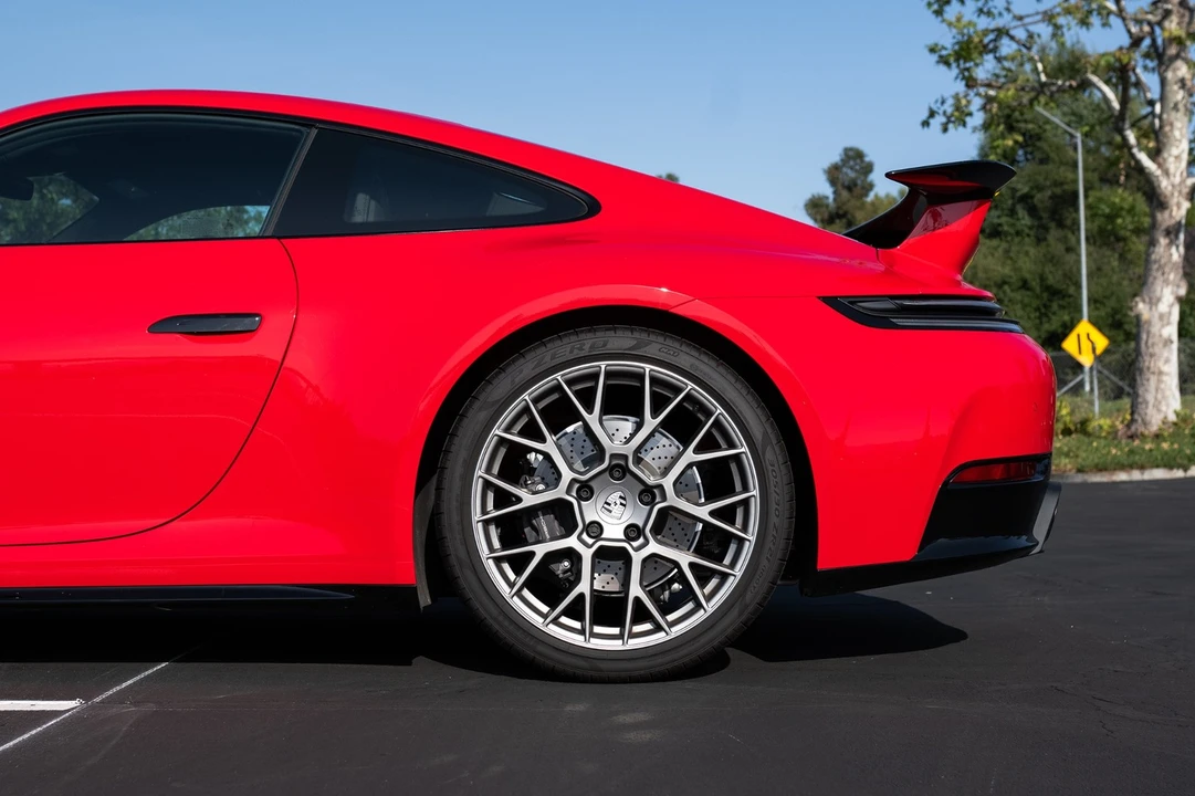 2025 Porsche 992 Carrera - Image 11 of 31