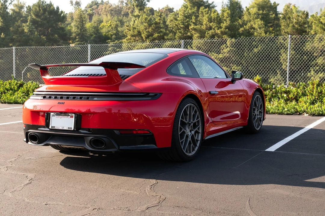 2025 Porsche 992 Carrera - Image 29 of 31