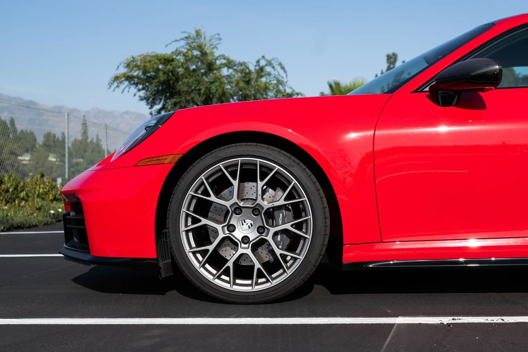 2025 Porsche 992 Carrera - Image 10 of 31
