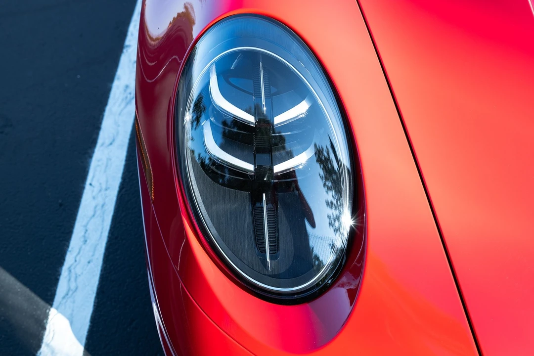 2025 Porsche 992 Carrera - Image 25 of 31