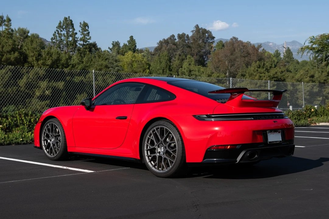 2025 Porsche 992 Carrera - Image 8 of 31
