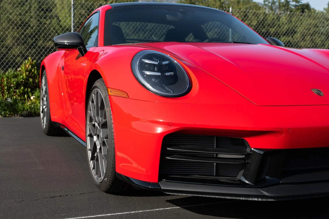 2025 Porsche 992 Carrera - Image 22 of 31