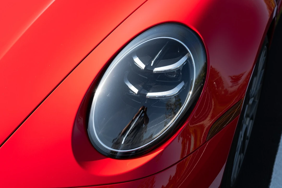 2025 Porsche 992 Carrera - Image 17 of 31