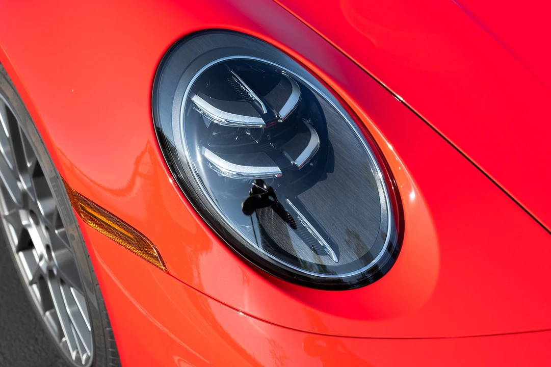2025 Porsche 992 Carrera - Image 16 of 31