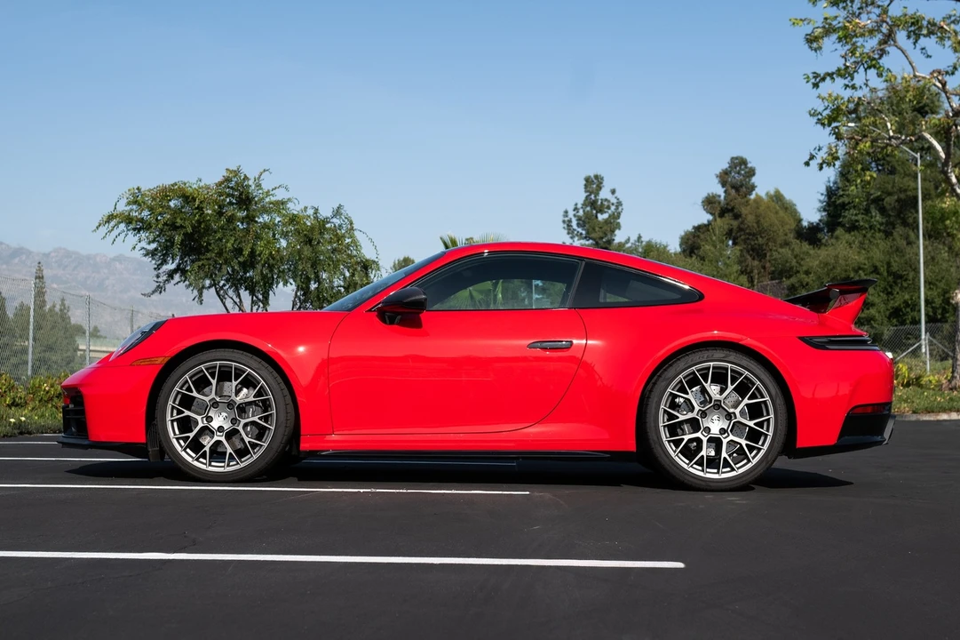 2025 Porsche 992 Carrera - Image 7 of 31