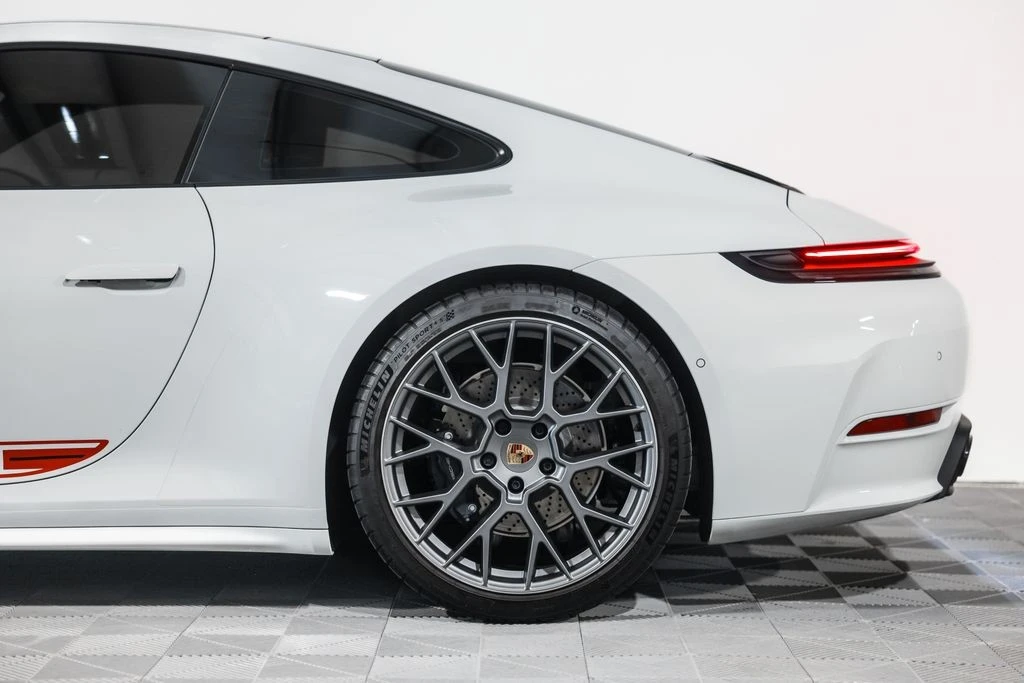 2025 Porsche 992 Carrera - Image 14 of 31