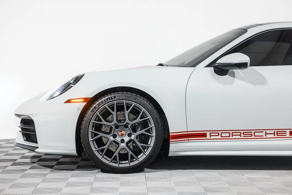 2025 Porsche 992 Carrera - Image 13 of 31