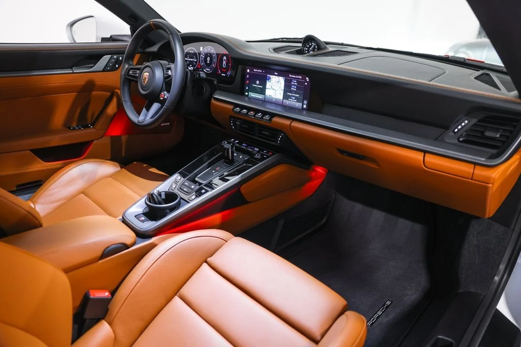 2025 Porsche 992 Carrera - Image 21 of 31