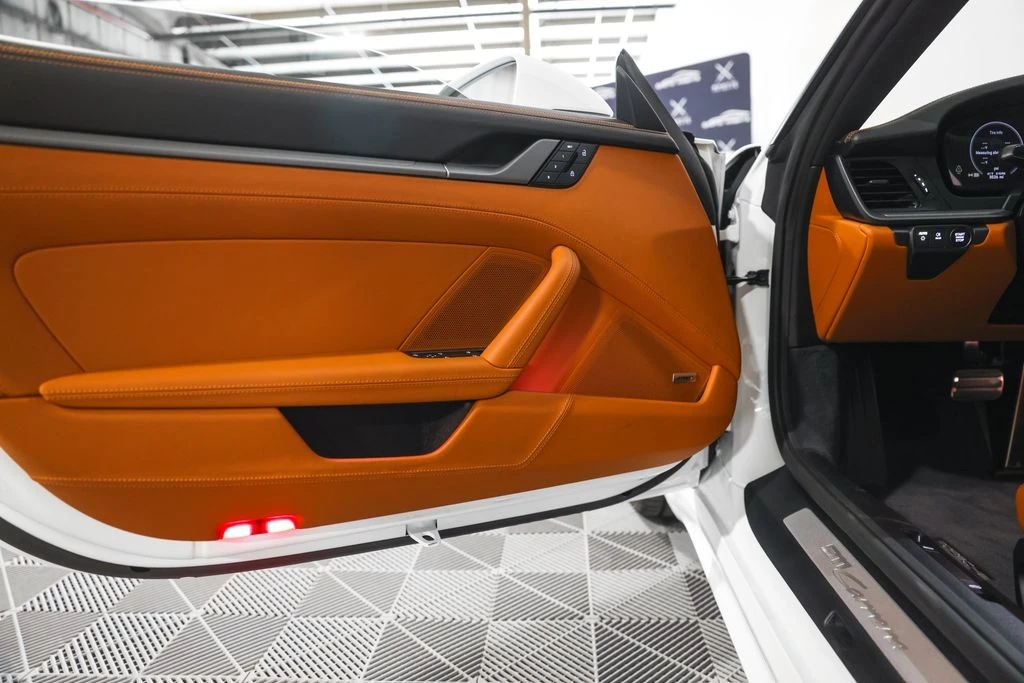 2025 Porsche 992 Carrera - Image 29 of 31