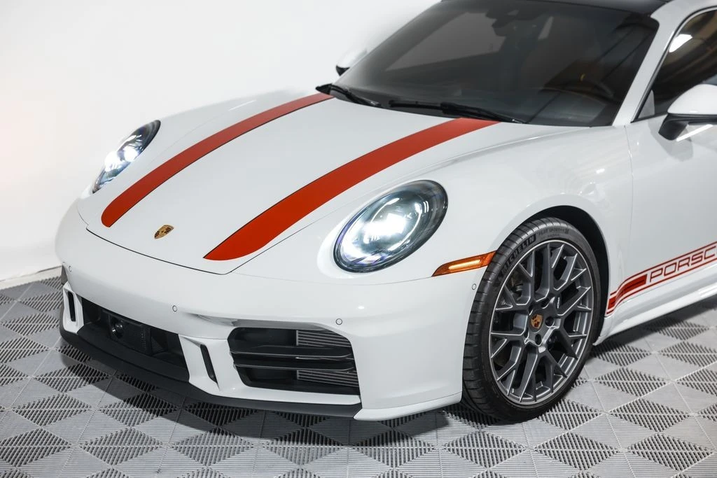2025 Porsche 992 Carrera - Image 19 of 31