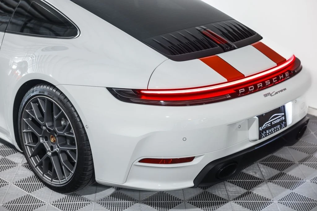 2025 Porsche 992 Carrera - Image 16 of 31