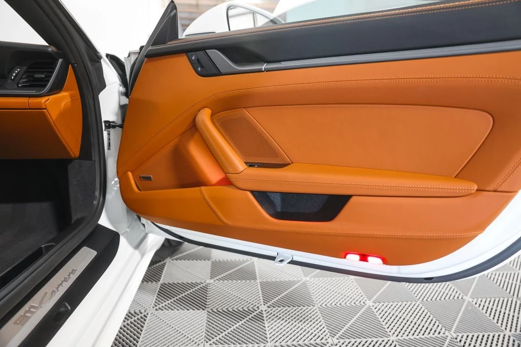 2025 Porsche 992 Carrera - Image 22 of 31