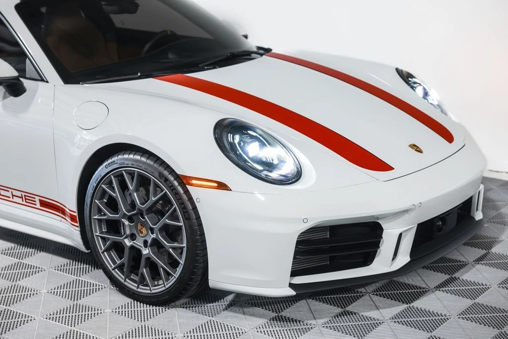 2025 Porsche 992 Carrera - Image 5 of 31