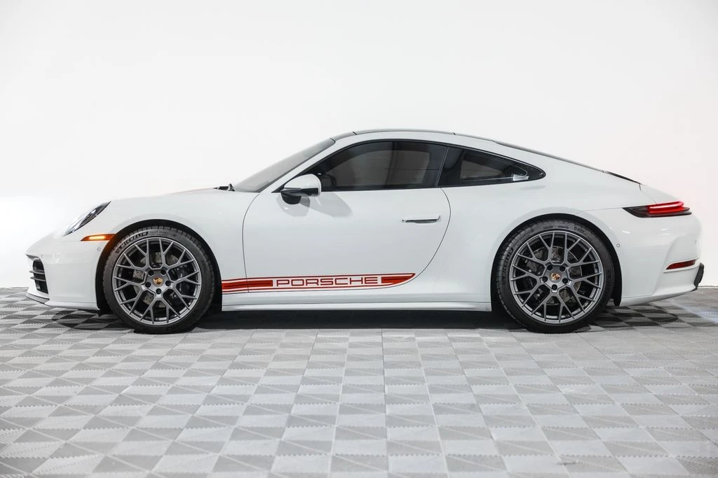 2025 Porsche 992 Carrera - Image 12 of 31