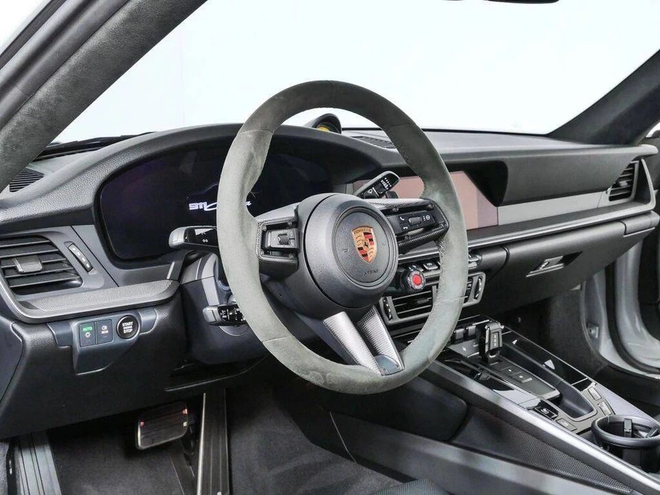 2025 Porsche 992 Carrera - Image 4 of 4
