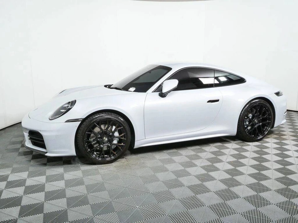 2025 Porsche 992 Carrera - Image 2 of 4