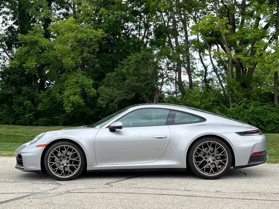 2025 Porsche 992 Carrera - Image 2 of 5