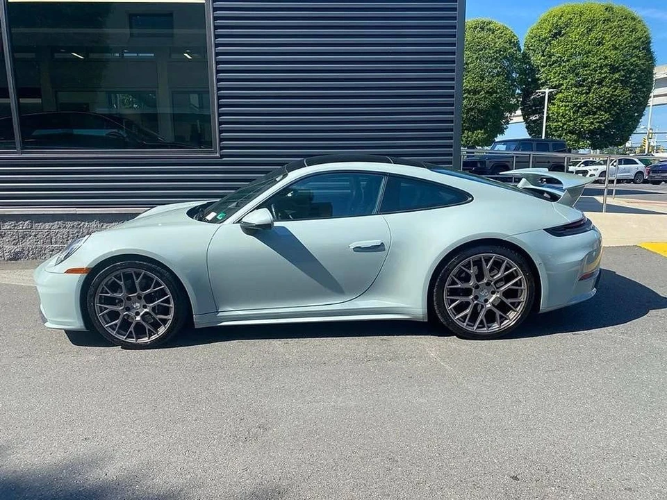 2025 Porsche 992 Carrera - Image 2 of 4