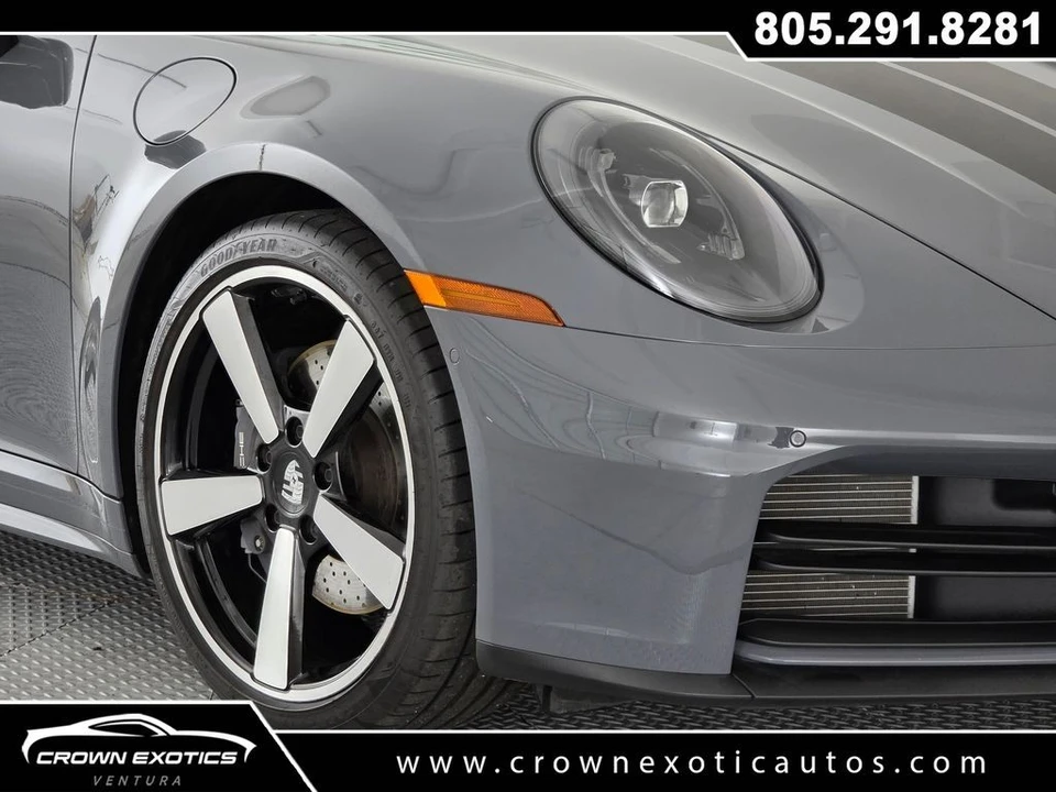 2025 Porsche - Image 18 of 31