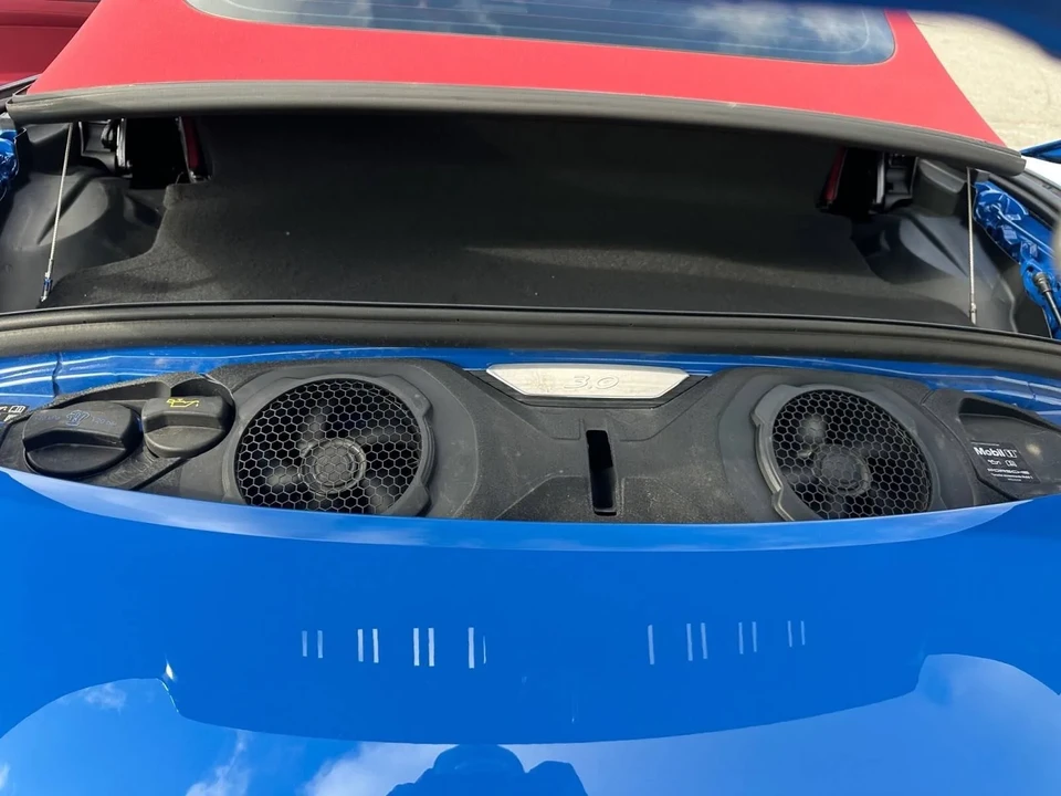 2025 Porsche 992 Carrera - Image 22 of 31