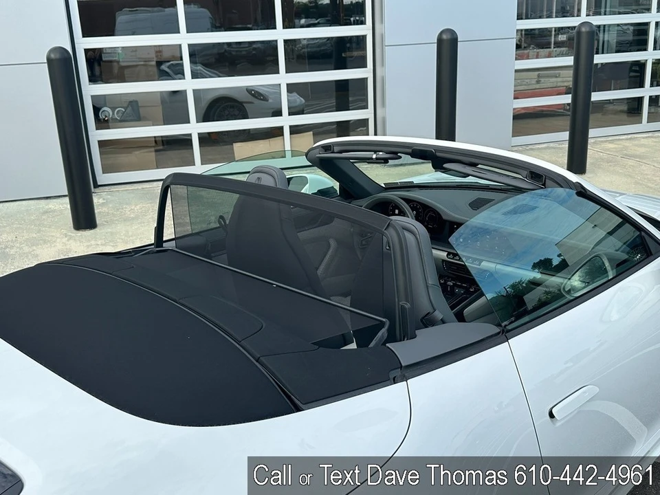 2025 Porsche 992 Carrera - Image 17 of 24