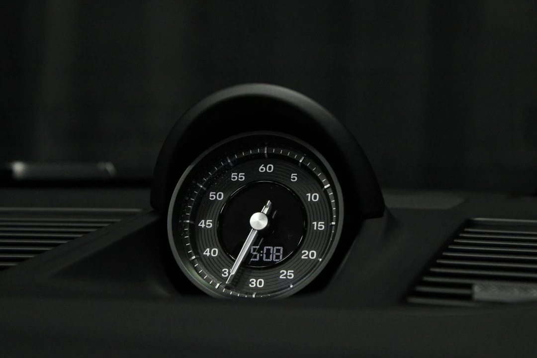 2025 Porsche 992 Carrera - Image 15 of 31