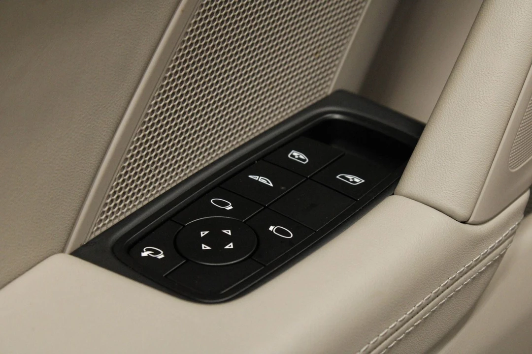 2025 Porsche 992 Carrera - Image 16 of 31