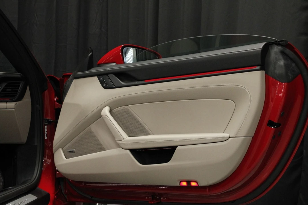 2025 Porsche 992 Carrera - Image 20 of 31