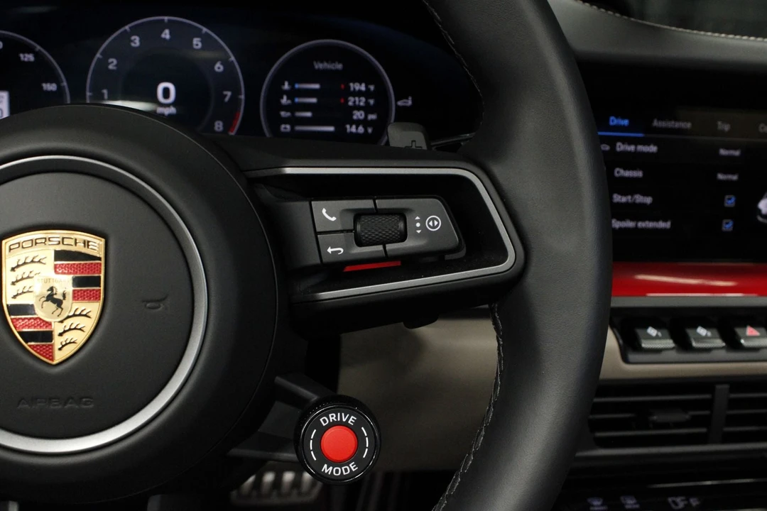 2025 Porsche 992 Carrera - Image 22 of 31