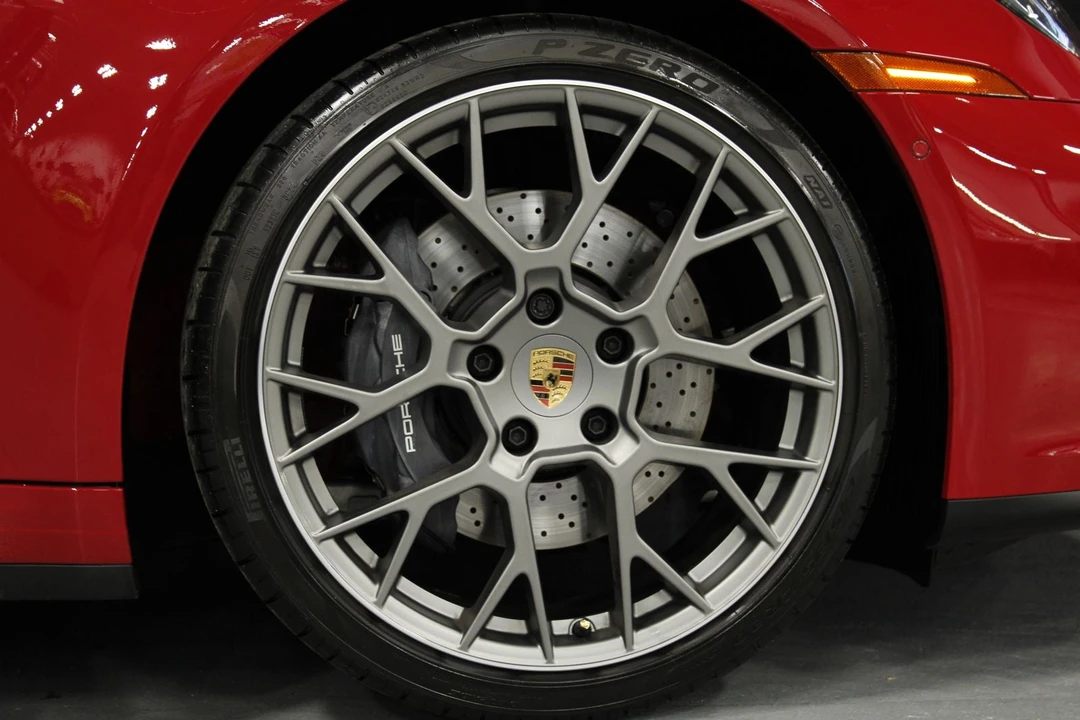 2025 Porsche 992 Carrera - Image 9 of 31